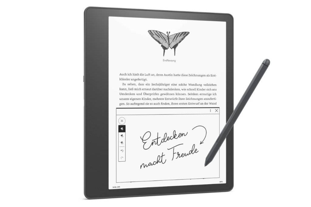 Amazon Kindle Scribe auf weißem Hintergrund mit Stift zeigt getippter Text mit Fenster unten mit handschriftlichen Text