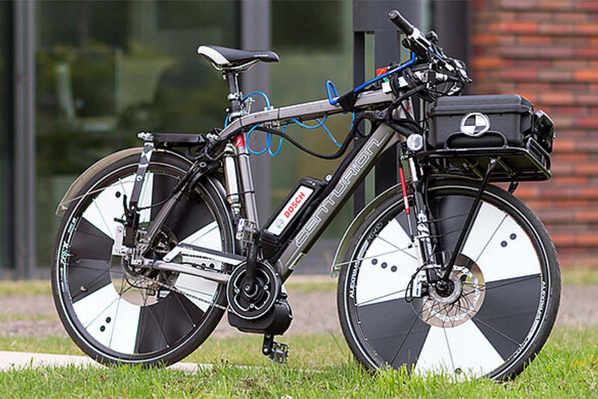Mit Sensoren ausgestattetes E-Bike