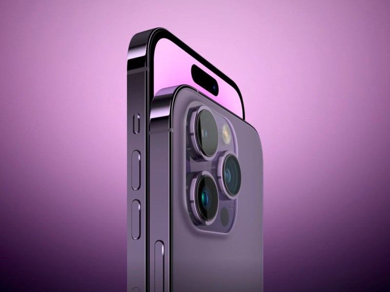Das iPhone 14 vor einem lila Hintergrund.