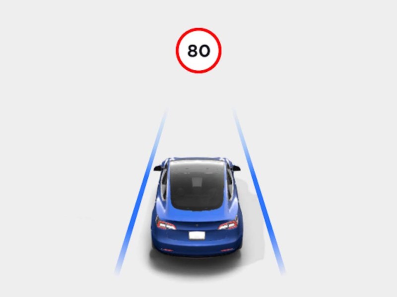 Grafik_ Elektroauto, vor ihm ein Geschwindigkeitsschild für Tempo 80