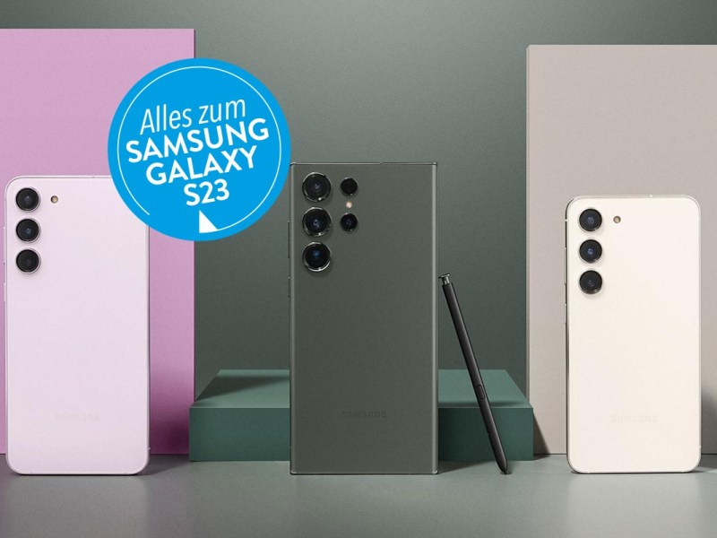 Die drei neuen Samsung Galaxy S23-Smartphones stehen nebeneinander mit zugewandter Rückseite