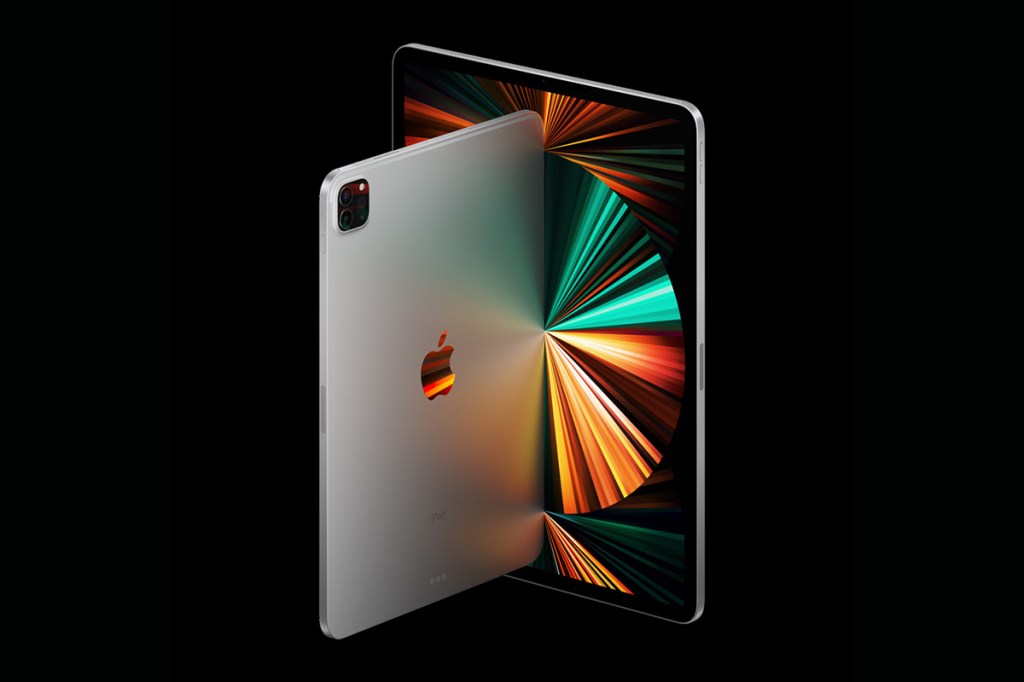 Das Apple iPad Pro mit M1-Chip vor schwarzem Hintergrund.