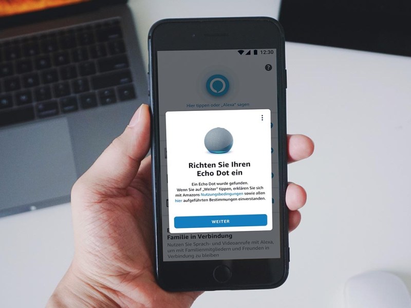 iPhone mit geöffneter Alexa App