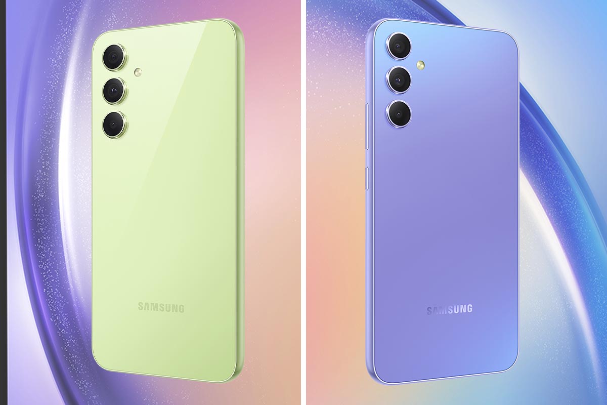 Samsung Galaxy A34 und A54 in einem zweigeteiltem Bild auf einem Farbverlauf