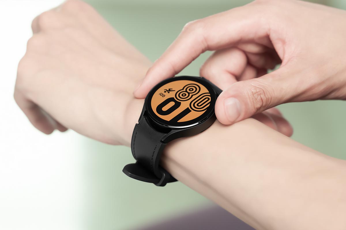 Samsung Galaxy Watch an einem Handgelenk