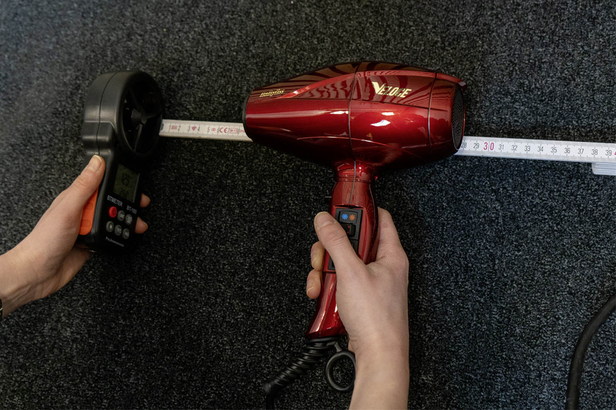 Der Babyliss Haartrockner im Testverfahren.