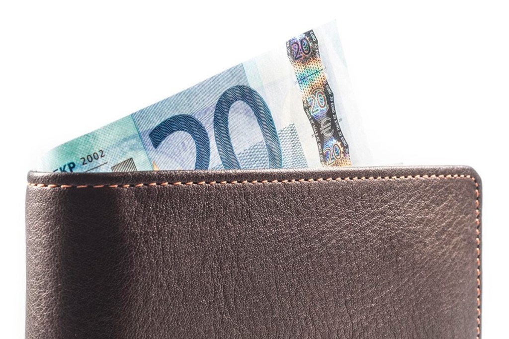 Rundfunkgebühr: Euroschein im Geldbeutel