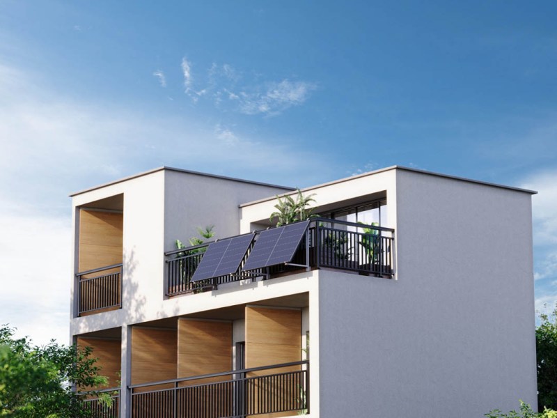 Photovoltaik-Module von Anker auf einem Balkon