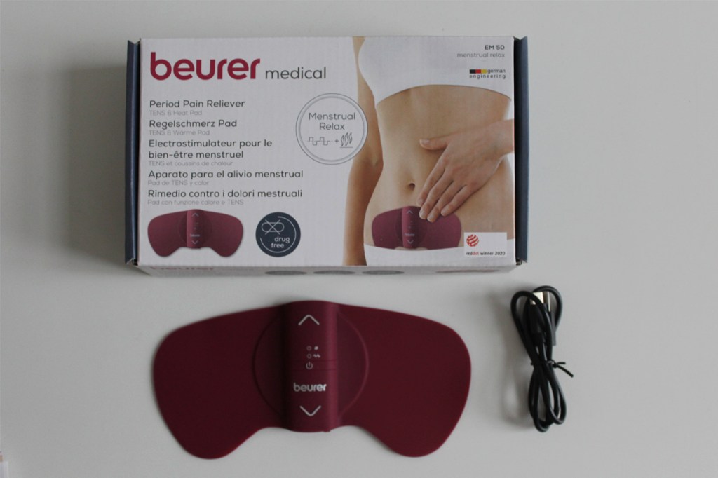Die Verpackung der Menstrual Relax mit dem Gerät und Kabel.