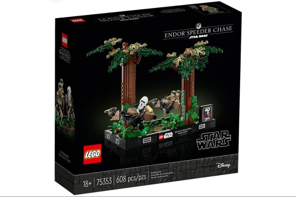 Karton von Lego Star Wars Set Endor auf weißem Hintergrund