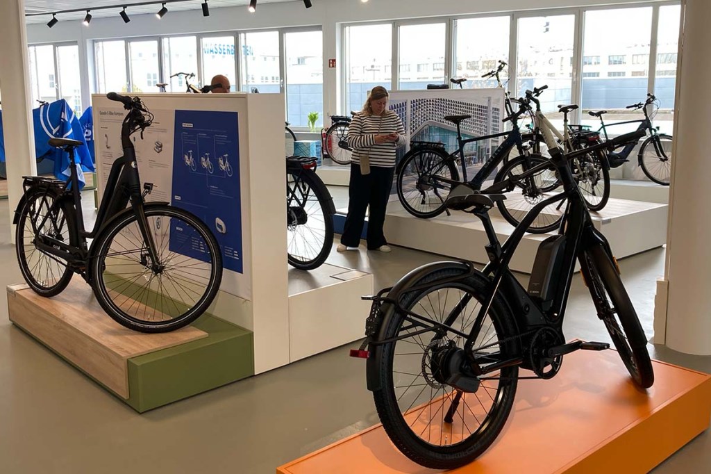 Innenraum Fahrrad-Testcenter von Gazelle in Berlin