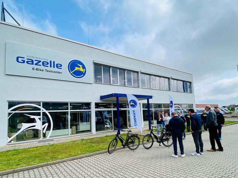 E-Bike Testcenter von Gazelle in Berlin von außen - Totale