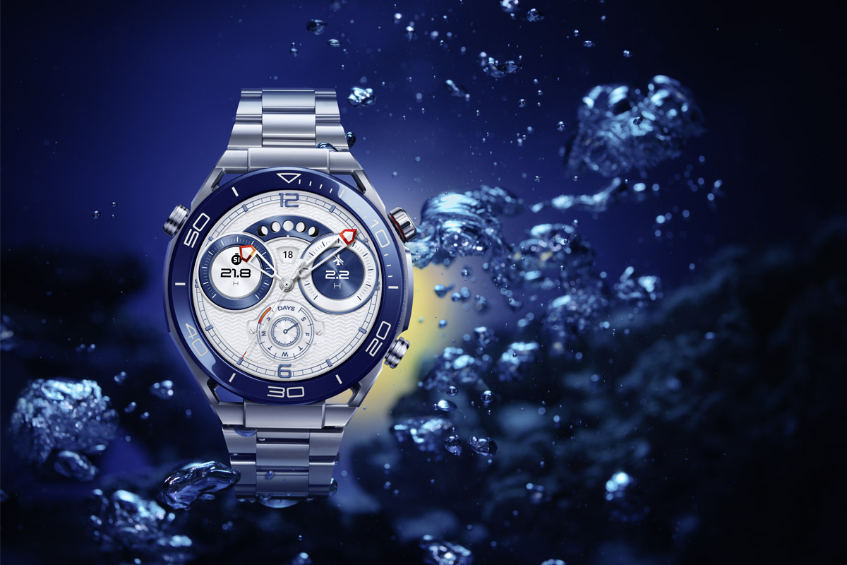 Die Huawei Watch Ultimate unter Wasser.