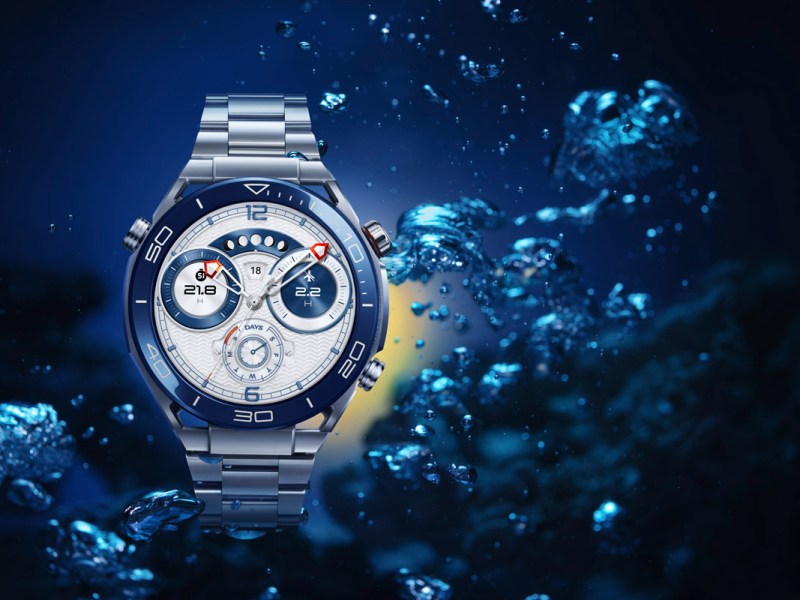 Die Huawei Watch Ultimate unter Wasser.