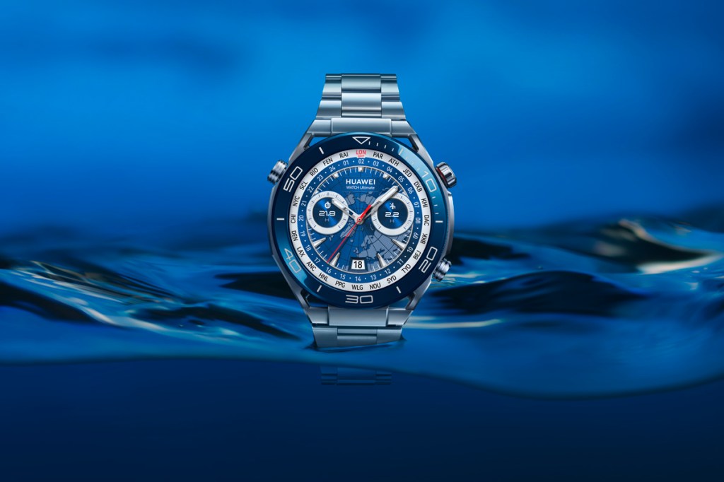 Produktbild der Huawei Watch Ultimate vor einem blauen Hintergrund.