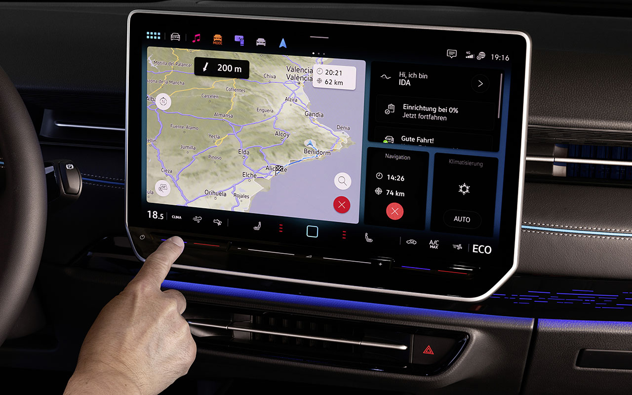Volkswagen ID.7 Detailansicht Display mit Navigationsbildschirm.