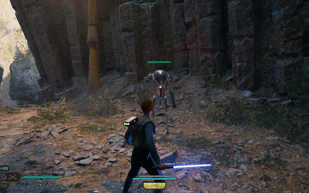 Star Wars Jedi: Survivor: Cal Kestis mit gezogenem Lichtschwert vor einem B2-Super-Battle-Droid vor Felshintergrund