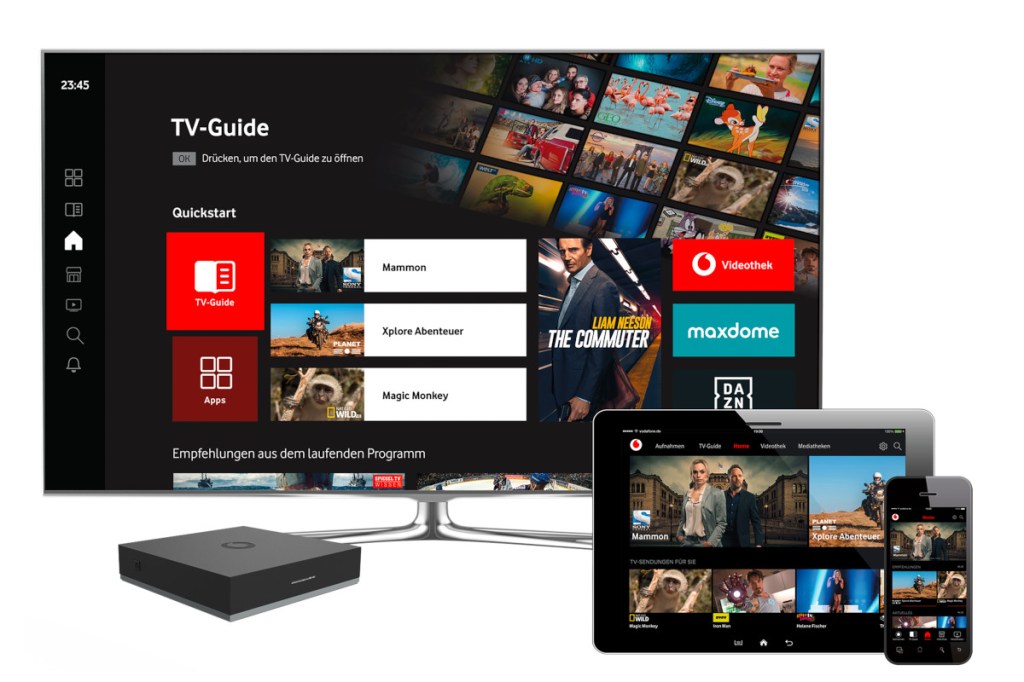 Fernseher davor Tablet und Smartphone und graue quadratische Box mit Streaming app Kacheln auf Bildschirmen vor weißem Hintergrund