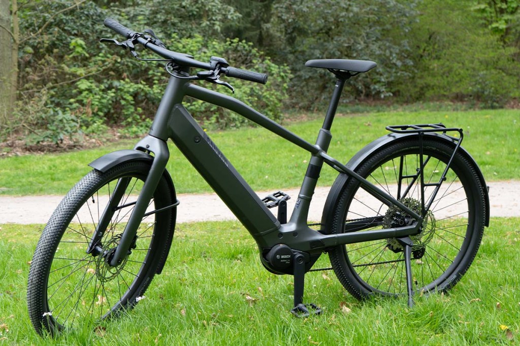 Totale E-bike von Canyon auf deiner Wiese