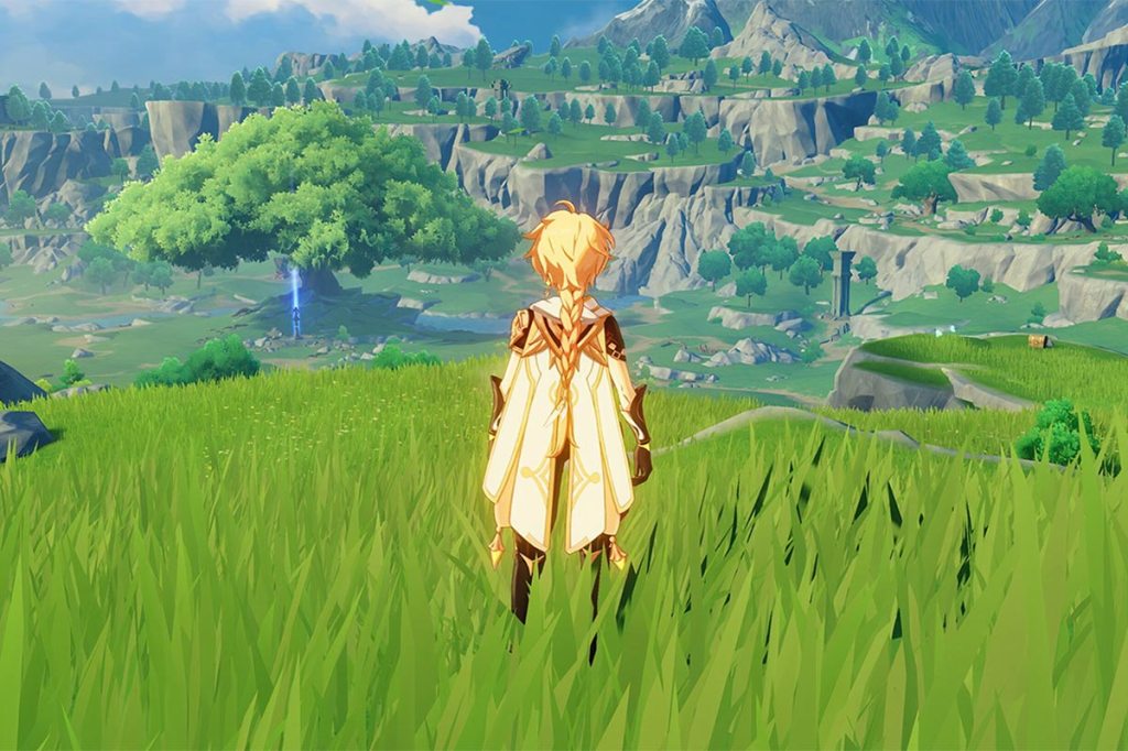 Ein Bild aus dem Videospiel Genshin Impact. Die blonde Spielfigur steht mitten in der Natur.