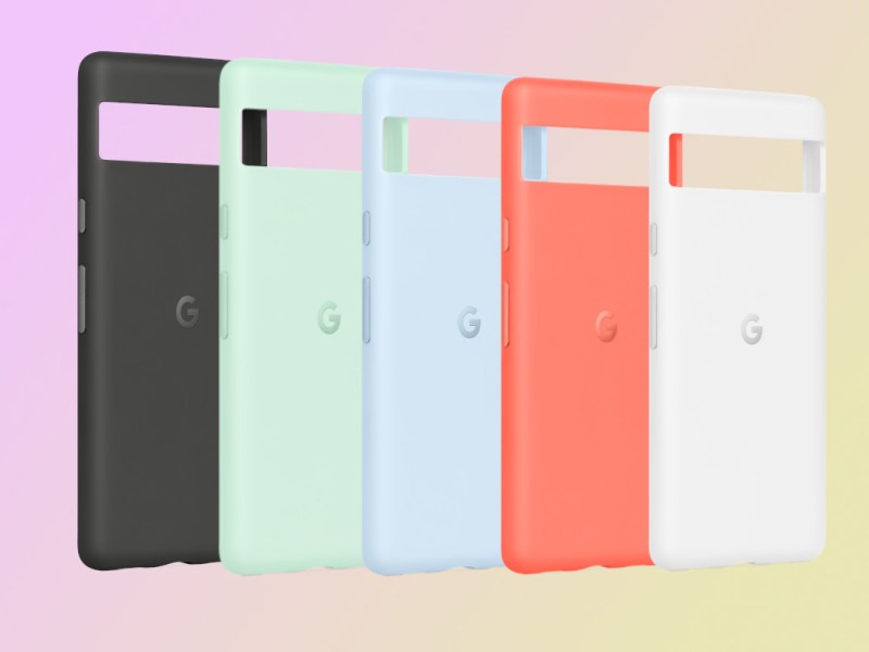 Fünf verschieden farbige Hüllen für Google Pixel 7a in Reihe auf rosa gelben Farbverlauf