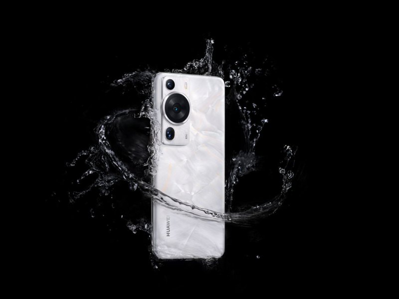 Das Huawei P60 Pro vor schwarzem Hintergrund.