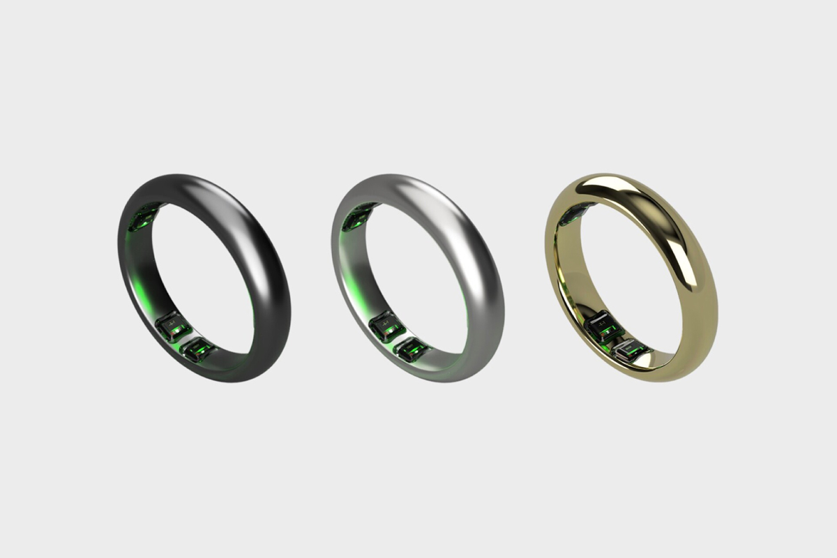 Drei Modelle der Iris Smart Ringe vor einem grauen Hintergrund.