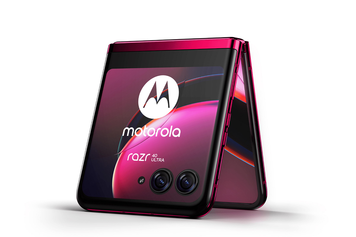 Motorola Razr Ultra vor weißem Hintergrund.