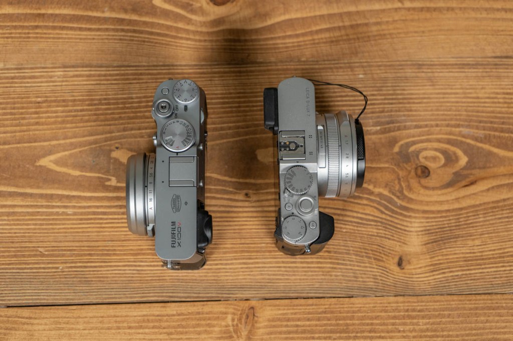 Die Kameras von Fujifilm und Leica in der Draufsicht