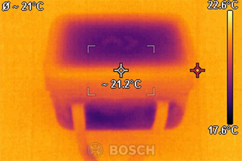 Das Wärmebild des Dometic Soft Storage 20L zeigt deutliche Wärmeverluste über die Seiten und den Deckel.