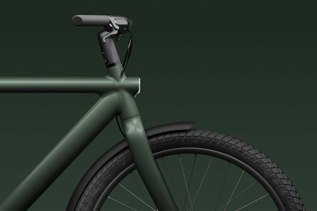 Anschnitt grünes E-Bike S4 von VanMoof auf grünem Hintergrund.