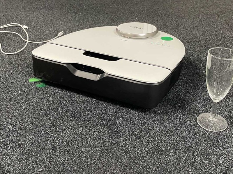 Der Vorwerk Kobold VR7 im IMTEST-Hindernisparcour.