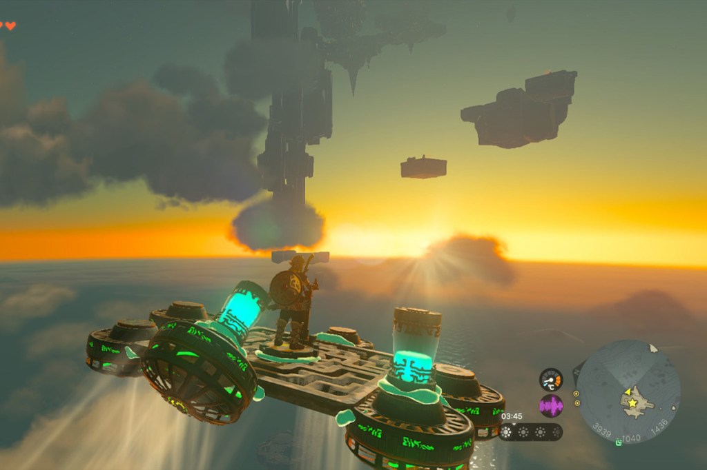 Ein Screenshot aus Zelda: Tears of the Kingdom. Held Link fliegt mit einem Luftschiff in den Sonnenuntergang.