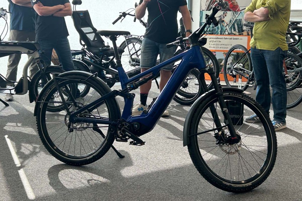 Neues E-Bike von Flyer in einem Showroom