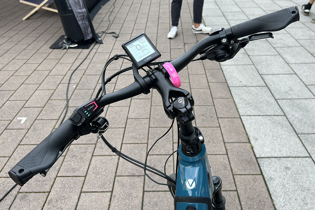 Detailansicht Display bei E-Kompakt-Bike Velo de Ville KEB auf einem Messestand der Eurobike.