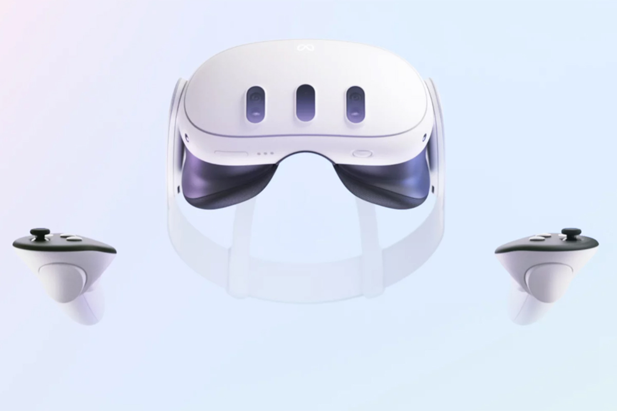 Das neue VR-Headset Meta Quest 3 mit zwei Controllern.