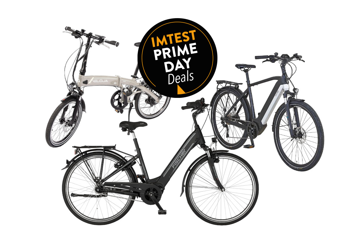 Ein schwarzes E-Bike von der Seite vorne unten, links darüber ein weißes Klapp-E-Bike, rechts ein schwarzes E-Bike schräg von vorne, oben mittig ein schwarzer Button: "IMTEST Prime Day Deals"