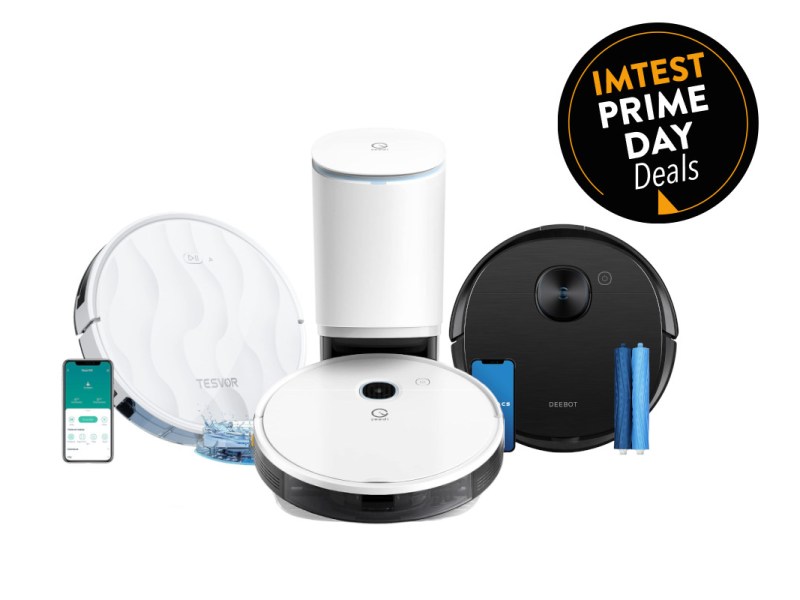 Zwei weiße Saugroboter nebeneinander mit schwarzem Saugroboter auf weißem Hintergrund, oben ein schwarzer Button mit IMTEST Prime Day Deals