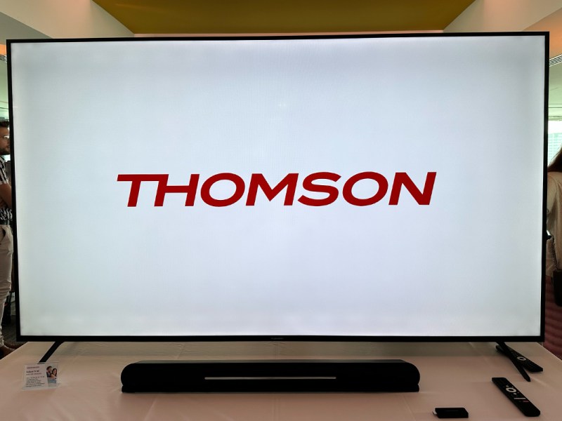 Das Thomson-Flaggschiff auf einem Ausstellungstisch.