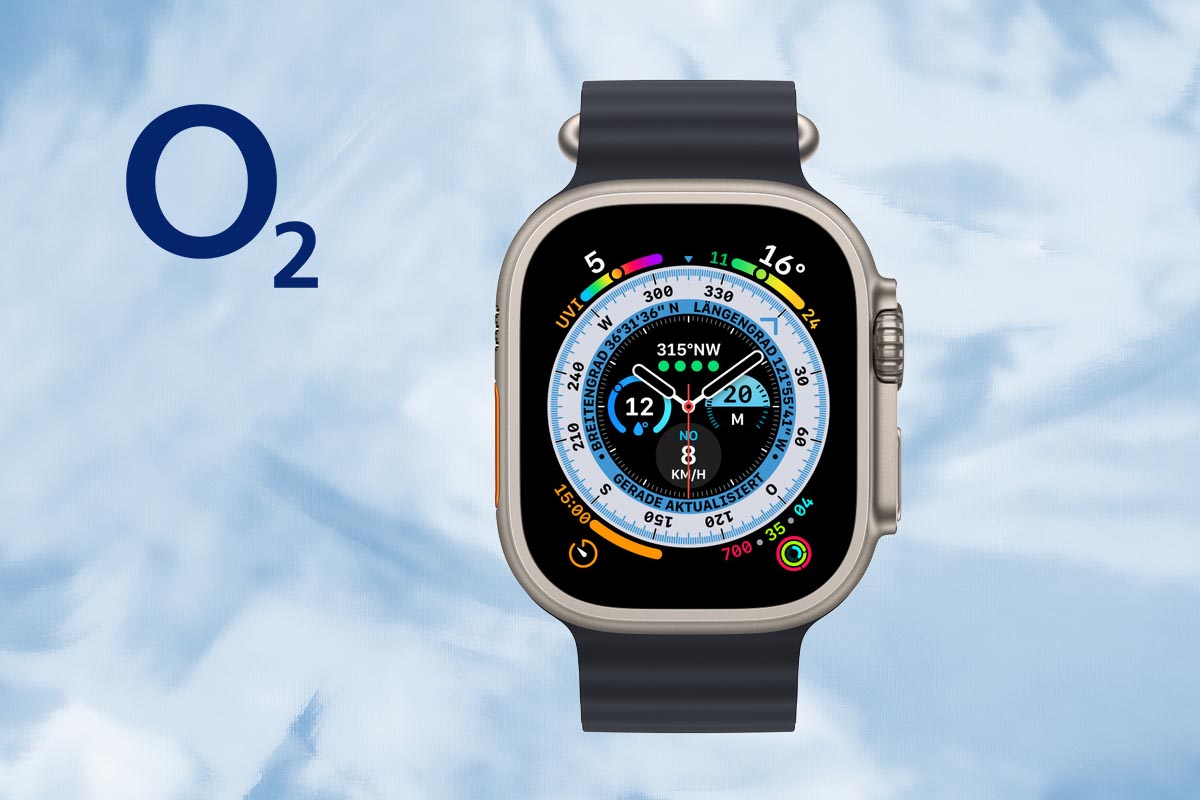 Die Apple Watch Ultra mit O2-Logo vor blauem Hintergrund.