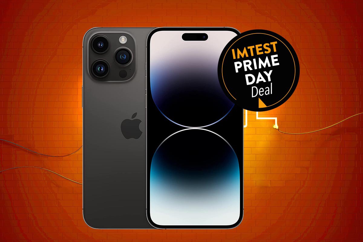 Schwarzes iPhone 14 Pro Max von vorne und hinten auf orangenem Hintergrund mit schwarzem Button "IMTEST Prime Day Deal"