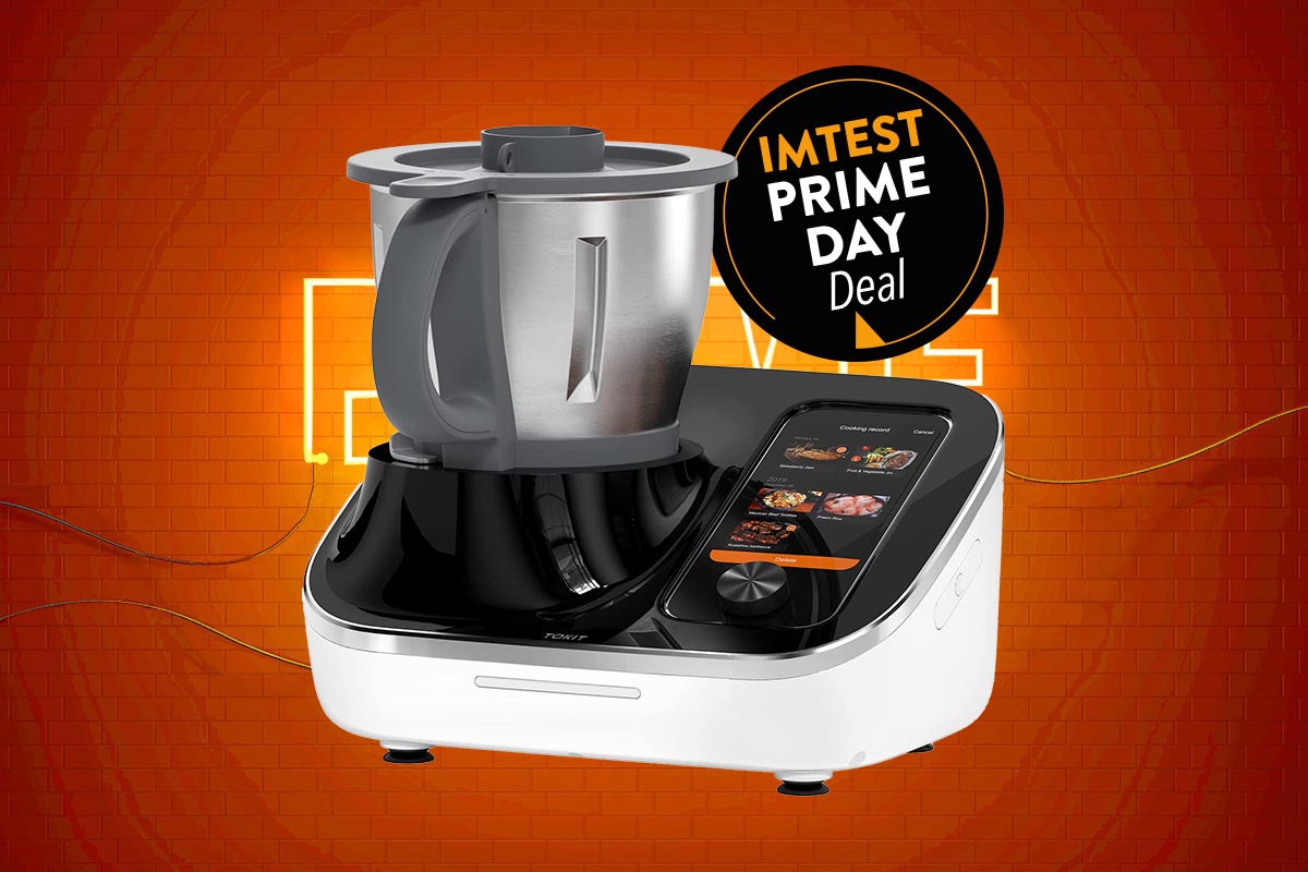 Küchenmaschine auf einem rot-orangenem Hintergrund mit Prime Day Button