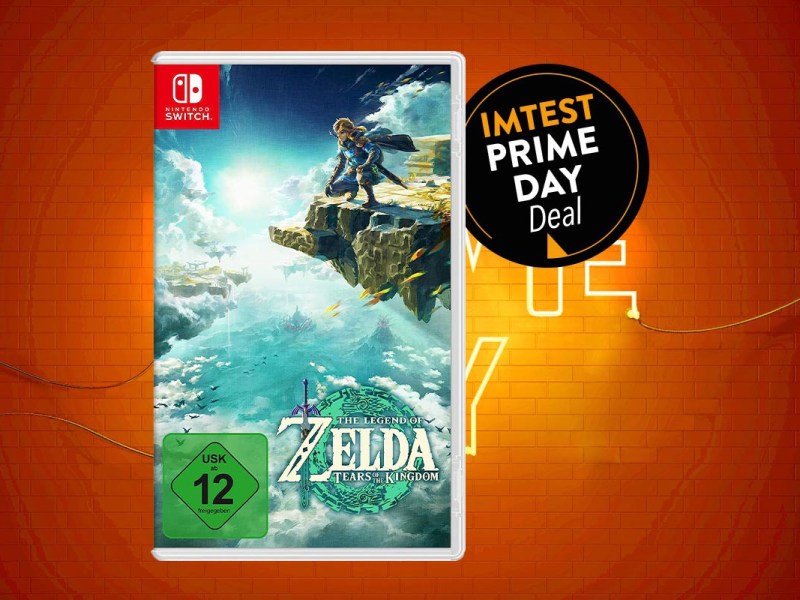 Spielehülle The Legend of Zelda: Tears of the Kingdom von vorne auf orangem Hintergrund mit schwarzem Prime Day Button "IMTEST Prime Day Deal"