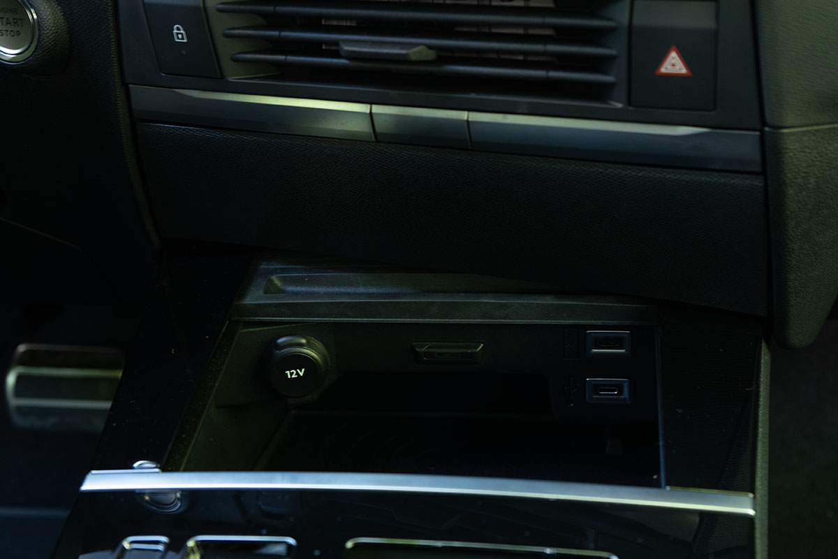 Ladeanschlüsse (USB-C und 12 Volt) etwa für Smartphones im E-Auto Opel Astra Electric.