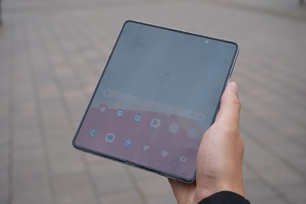 Das Samsung Galaxy Z Fold5 im aufgeklappten Zustand.