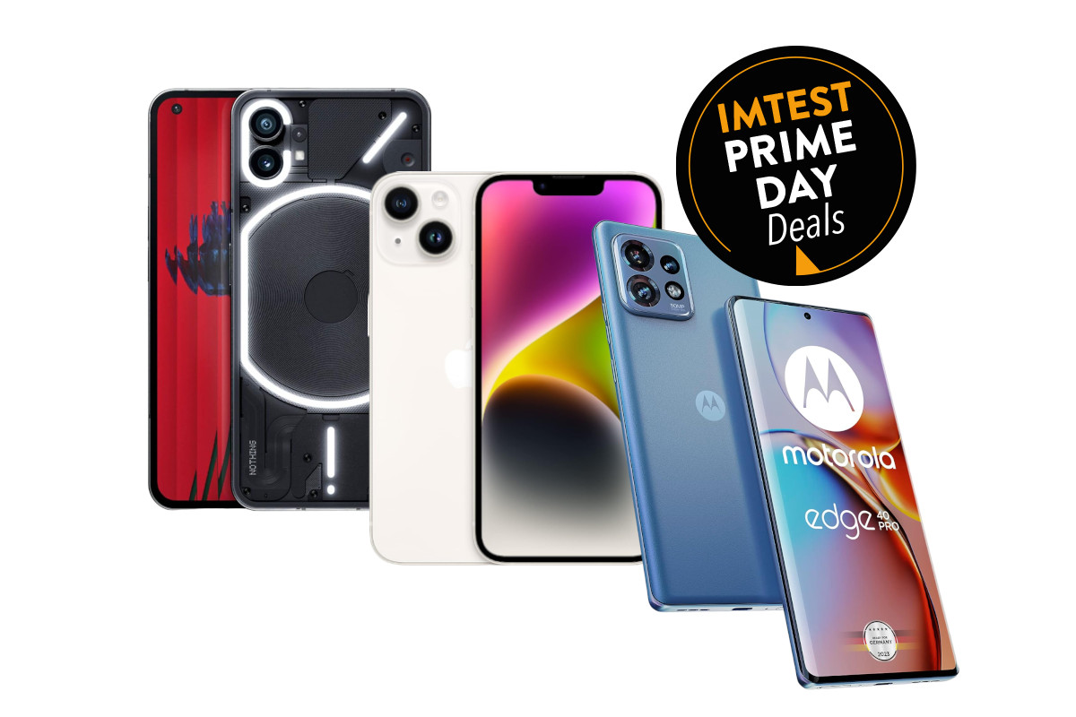 Drei verschiedene Smartphones von hinten und vorne in Stufen nach unten angeordnet auf weißem Hintergrund mit schwarzem Button rechts oben "IMTEST Prime Day Deals"
