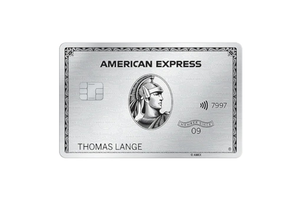 Silberne AMEX Platin-Kreditkarte auf weißem Hintergrund
