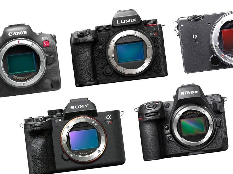 Fünf Kameras verschiedener Hersteller auf weißem Grund.