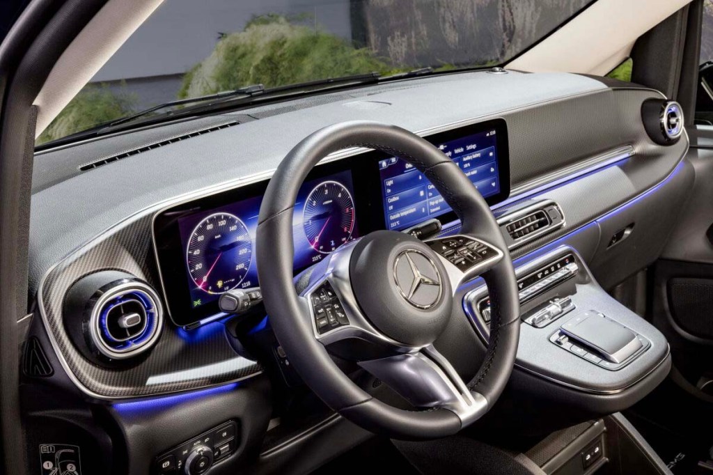 Das Cockpit des überarbeiteten Marco Polo von Mercedes-Benz.