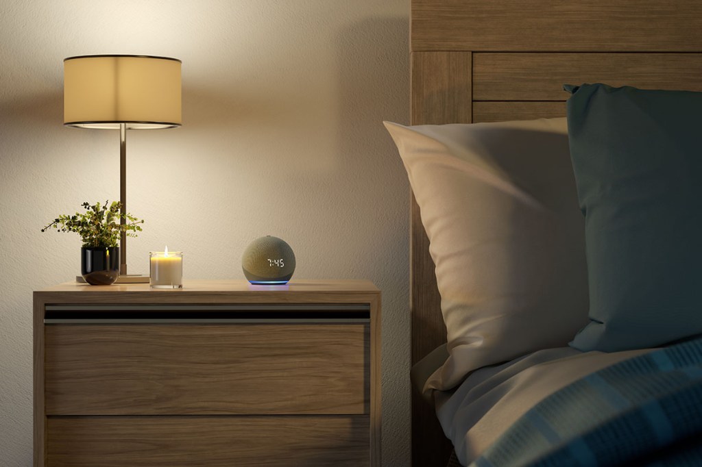 Echo dot mit Uhr im Schlafzimmer